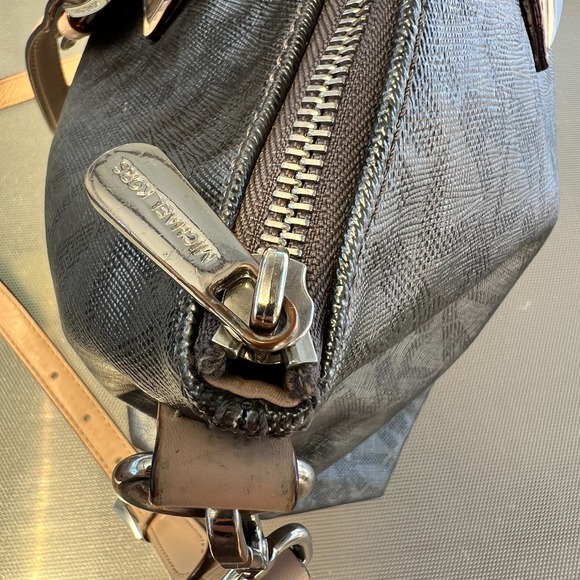 Michael Kors Jet Set Large Logo Tote Handbag Silver MK Monogram Crossbody Zip - Picture 5 of 10